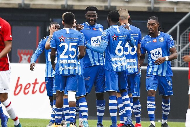 家庭成员中 家庭成员中